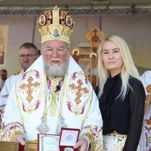 Halucinant! Fost primar aflat în pușcărie, decorat de episcop