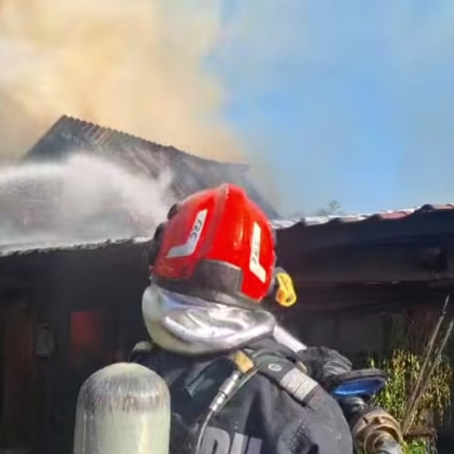 Incendiu puternic în județul vecin, în această dimineață