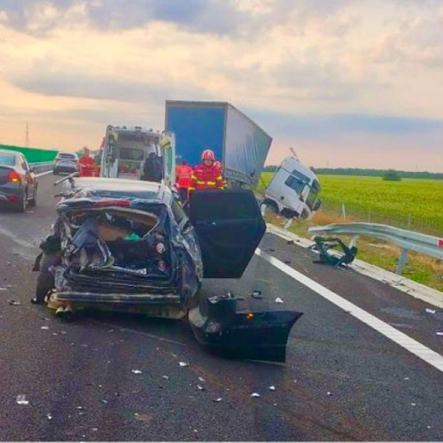 Accident ÎNFIORĂTOR pe DEx 12. Printre victime o gravidă și un minor. FOTO