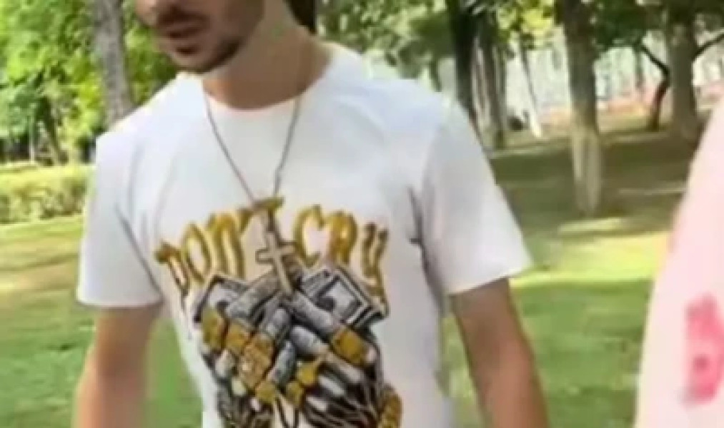 Femeie salvată de tinere într-un parc din București în fața agresorului
