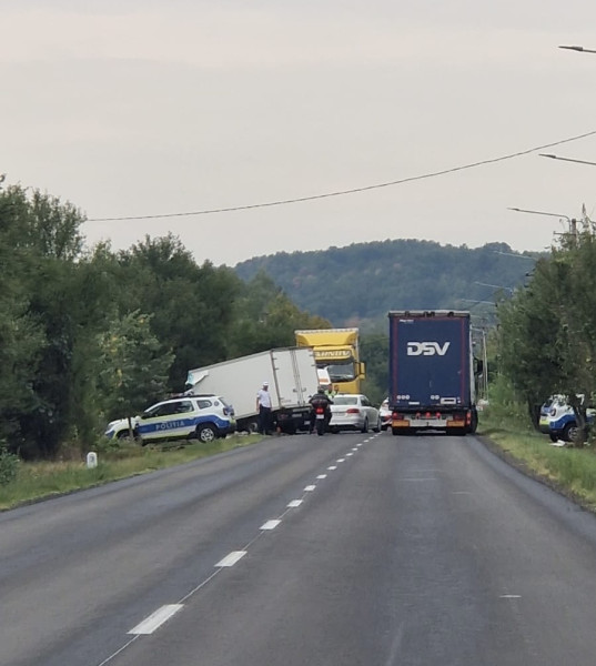 Incident rutier în Ciuperceni, sat Vârtopu, cu implicare de camion