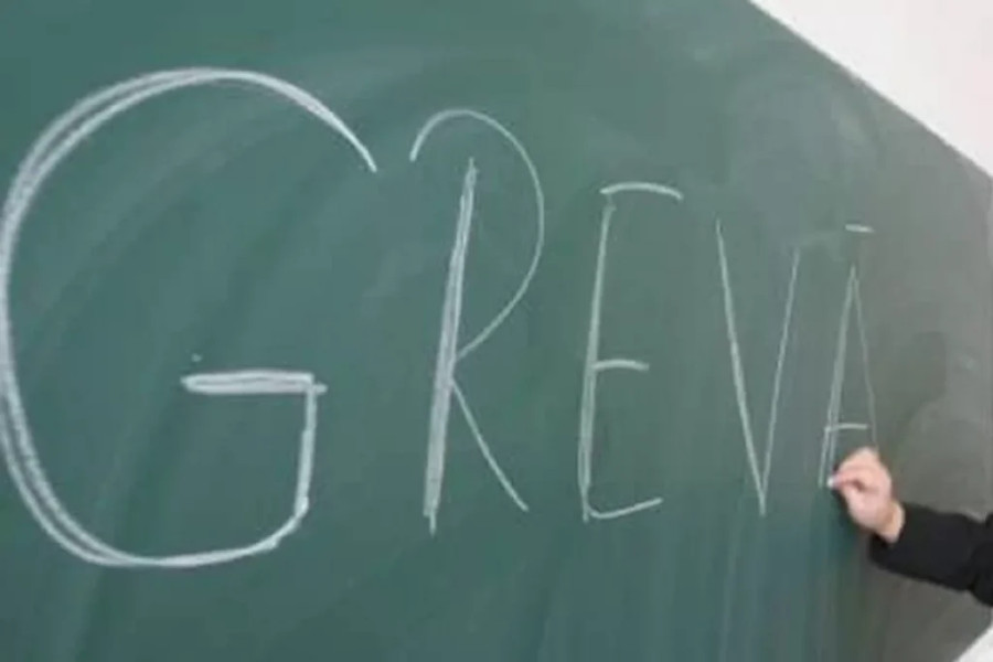 Trei cadre didactice prezente fizic în clasă, dar fără predare, în Gorj