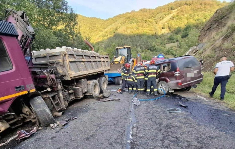 Accident GRAV DN 67C Transalpina: Două persoane rănite, una încarcerată, alta în stop cardio-respirator!