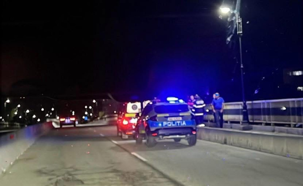 Minune în miez de noapte: polițiștii au smuls-o din ghearele morții pe o tânără de 21 de ani!