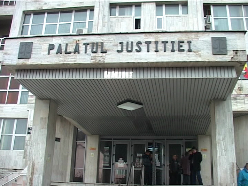 Tânăr condamnat de Judecătoria Târgu-Jiu după ce a băgat două fete în spital la banchetul de absolvire