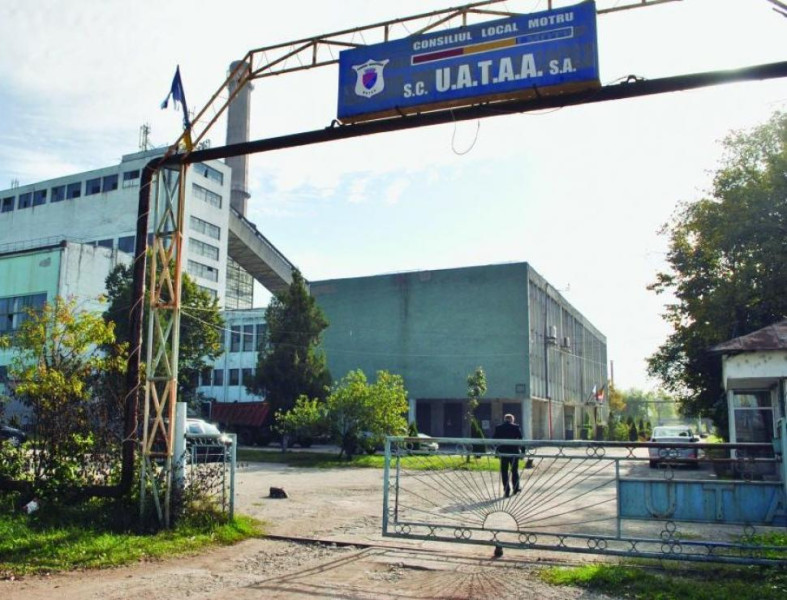 Nu și-au mai luat salariile de 2 luni. Așteaptă sprijin din partea primarului