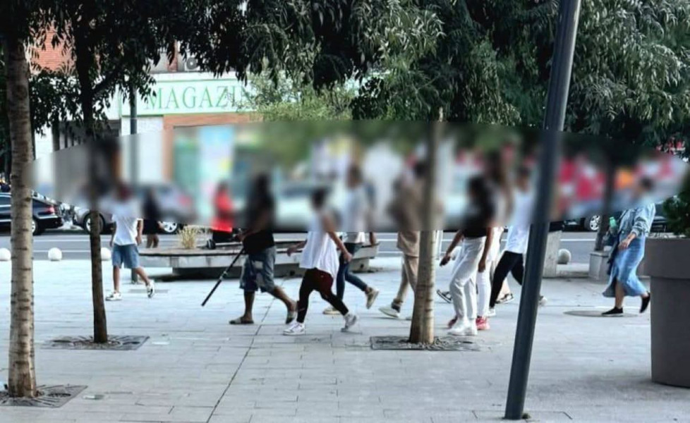 Bătaie generală după ce două fete s-au luat la pumni și picioare