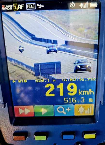 Explicația dată de un șofer după ce a fost „luat” de radar cu 219 km/h