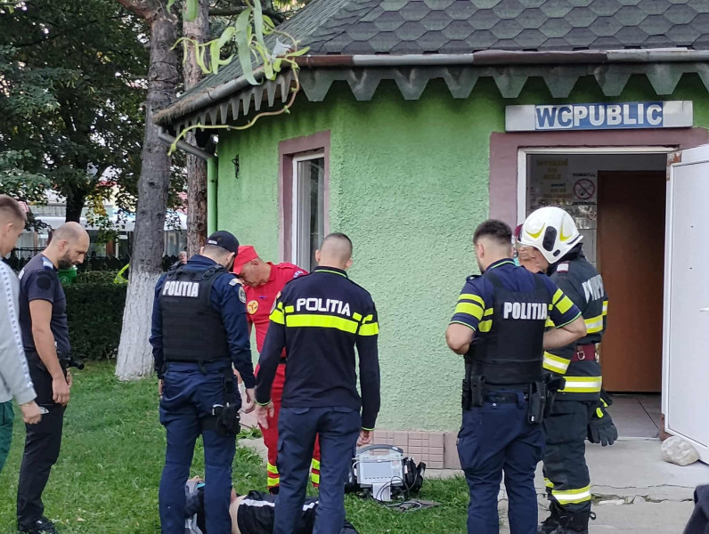 A încercat să se sinucidă în WC-ul public al orașului