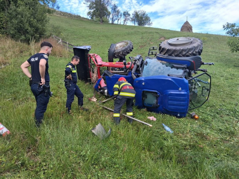 Bărbat prins sub tractor la Mătișești, intervenție de urgență a pompierilor