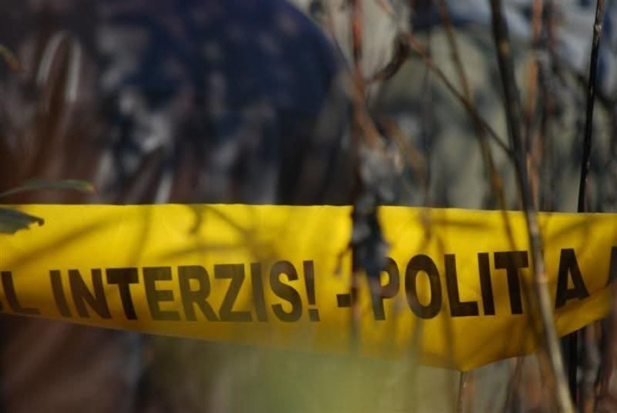 Cadavru în stare avansată de descompunere găsit pe un câmp din Constanța