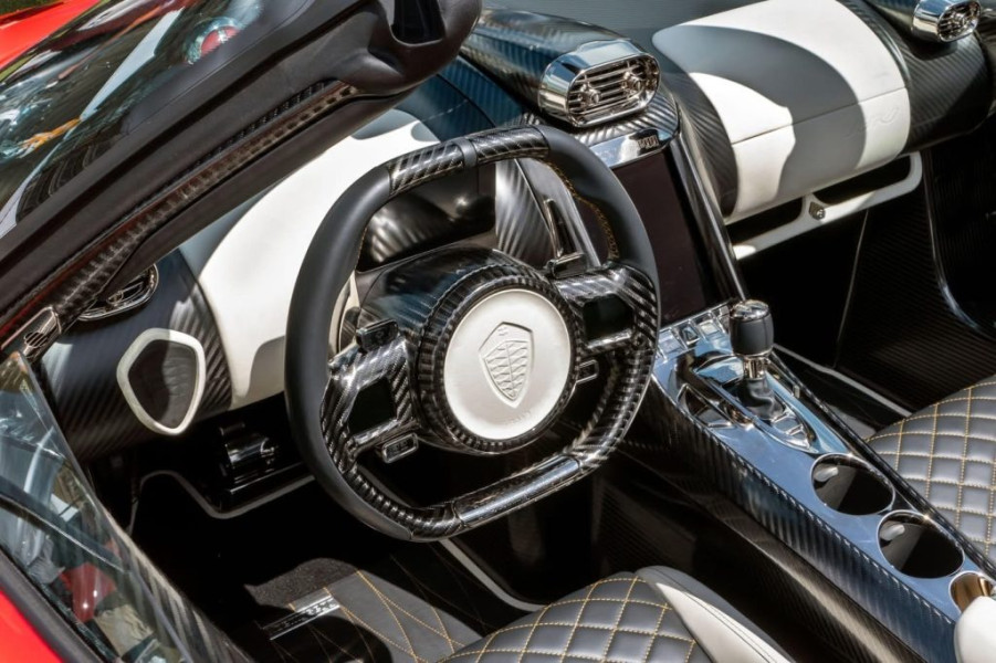 Koenigsegg Jesko „Cobyx” debutează în premieră mondială în Piața Constituției