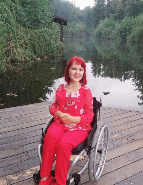 Georgiana din Târgu Jiu visează să meargă după 24 de ani în scaun cu rotile