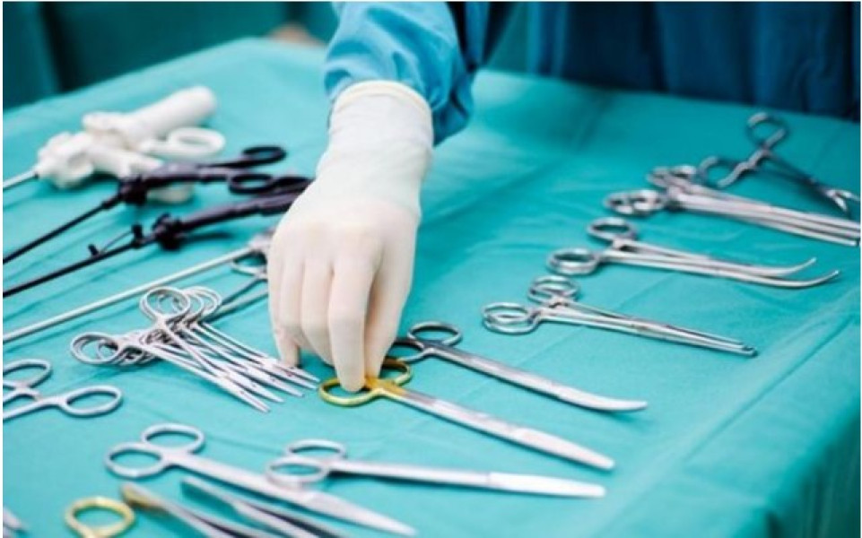 Pacientă din Beiuș îl acuză pe un chirurg de malpraxis după operaţie estetică