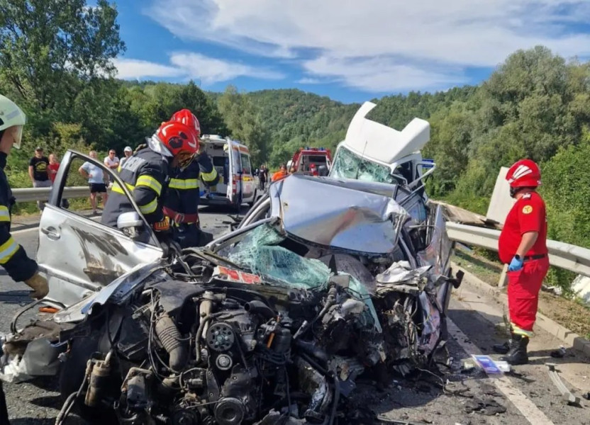 Cinci persoane rănite ușor în urma unui accident pe DN 66 lângă Hațeg