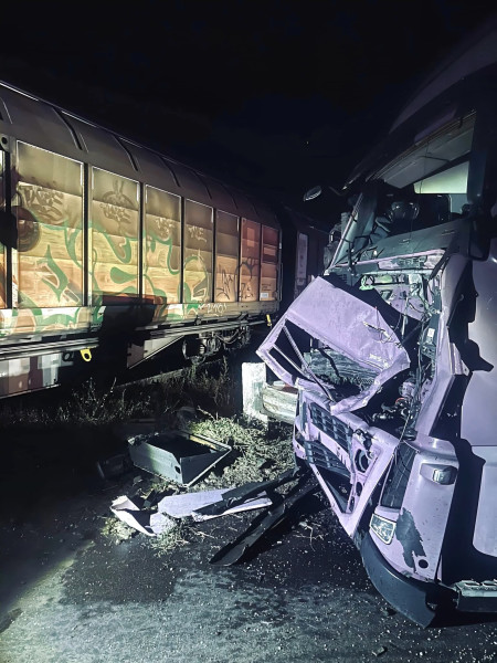 Accident între un tren de marfă și un autotren la trecerea feroviară din Bălănoaia