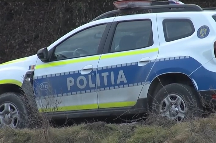 Trei vehicule avariate în urma unui accident cu o autospecială de poliție pe DN 1A în Prahova
