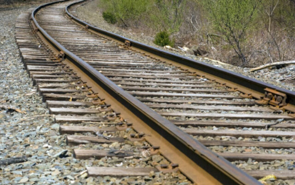 Şapte persoane reţinute pentru furt de combustibil şi piese de la CFR Marfă