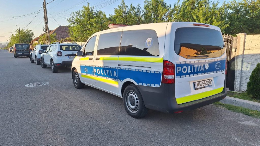 Băiat de 14 ani din Gorj a furat mașina unei femei și a fost prins rapid