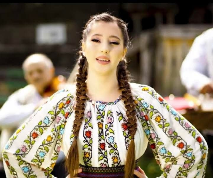 Daria Elena Cojocaru a câștigat premiul special la festivalul folcloric din Câmpeni