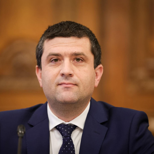 Senatul respinge moțiunea simplă împotriva ministrului Radu Miruță