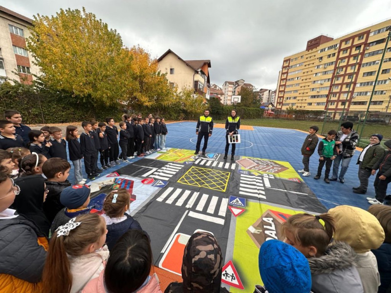 Polițiști din Gorj organizează sesiuni de educație rutieră pentru elevii din Târgu Jiu