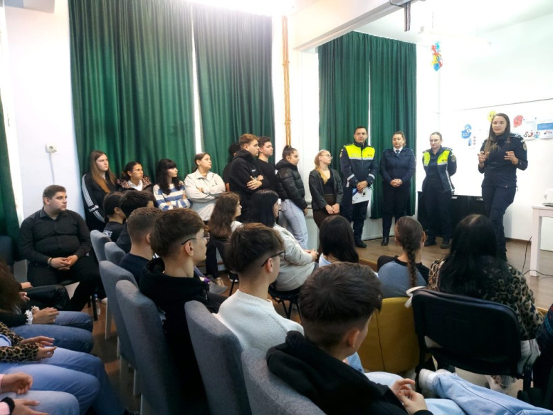 Acţiuni preventive la Liceul Teologic Târgu Jiu privind traficul de droguri