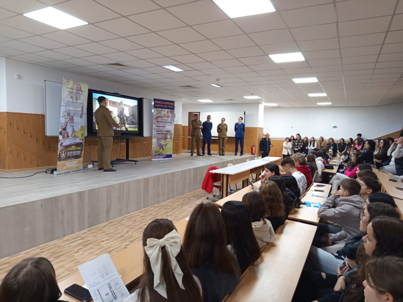 Militari și elevi au sărbătorit Ziua Armatei României la Liceul Tehnologic Turceni