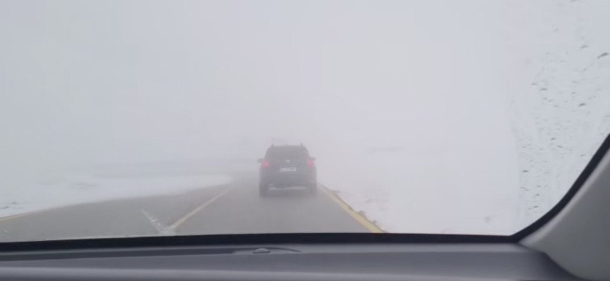 Circulația pe Transalpina este închisă între Obârșia Lotrului și Curpăt din cauza vremii