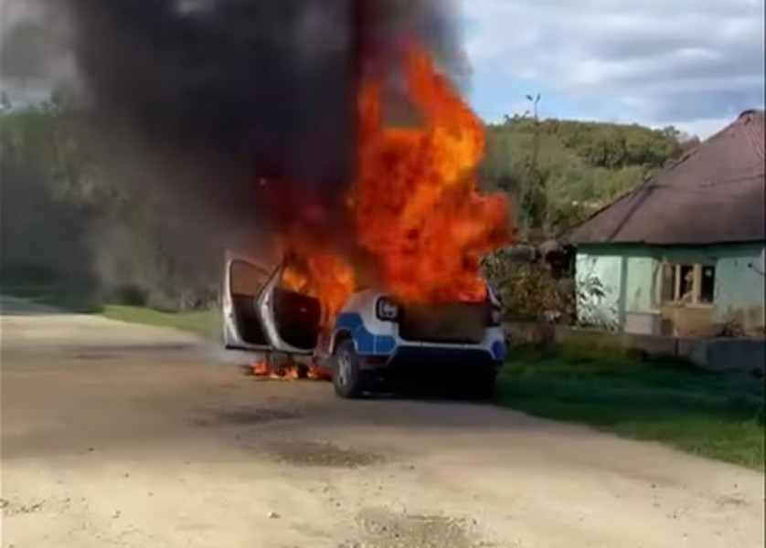 Autospecială a poliției din Sălaj distrusă de un incendiu în timpul unei intervenții
