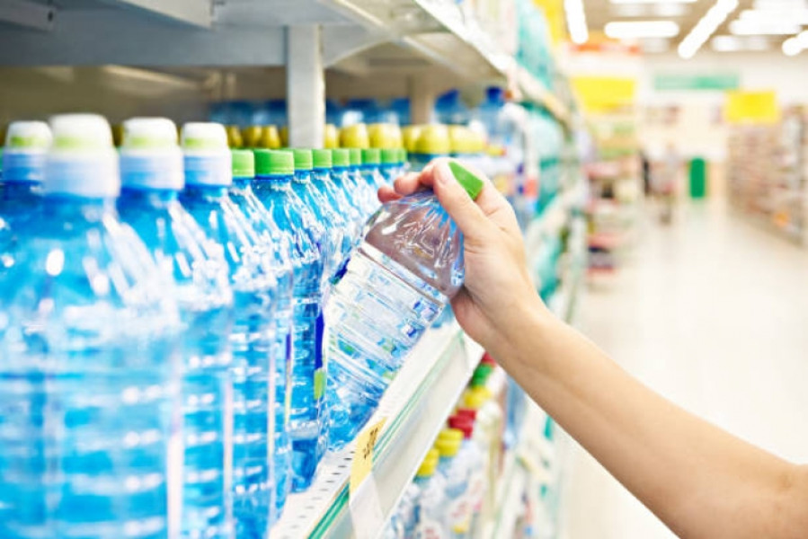 Guvernul ajustează prețul apei minerale naturale la sursă cu rata inflației