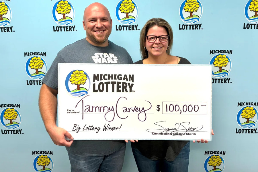 O femeie din Michigan a câștigat 100.000 de dolari la Powerball cu numere generate de ChatGPT