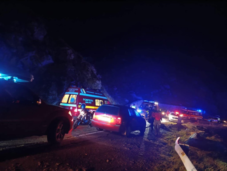 Patru persoane rănite într-un accident rutier în comuna Baia de Fier