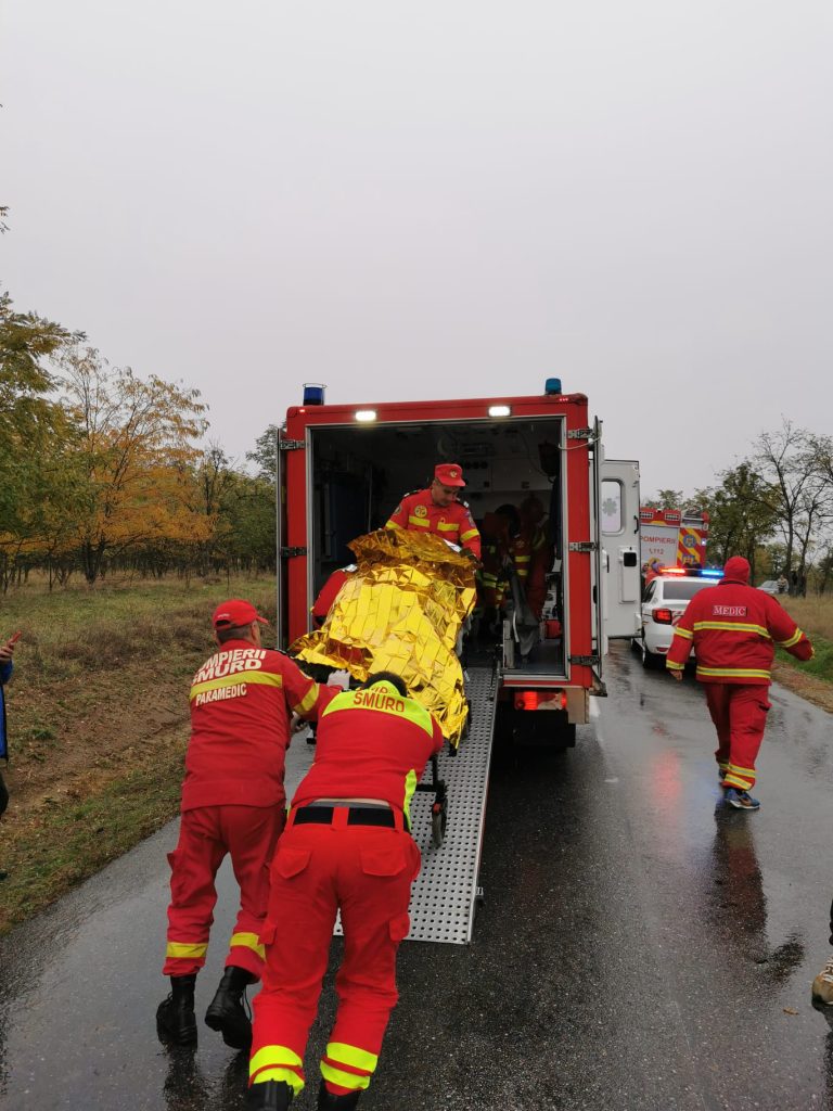 Șapte persoane, inclusiv patru copii, rănite într-un accident în Dolj