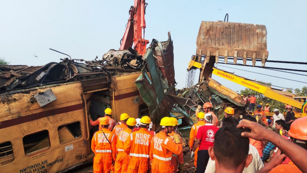 Anchetă după tragedia feroviară din India: 14 morți din cauza mecanicilor care urmăreau cricket pe telefon