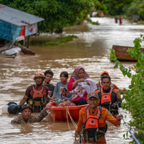 15 morți în Indonezia după inundații și alunecare de teren în urma ploilor