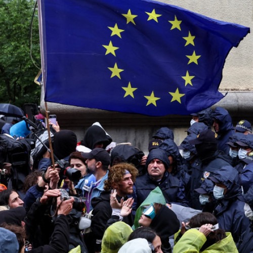 „Georgia adoptă legea „agenților străini”, protestele continuă”