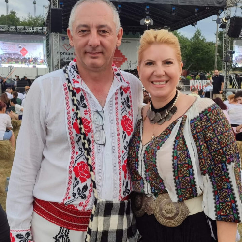 Corina Chiriac și Gheorghe Zamfir - cetățeni de onoare ai comunei Peștișani