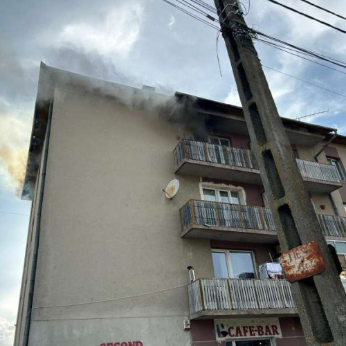 Incendiu într-un apartament din comuna Unirea a mobilizat forțele de intervenție