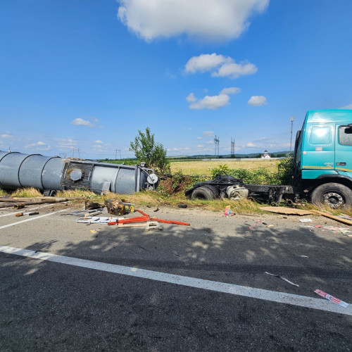 Accident rutier în Campu Mare: trei victime inconștiente