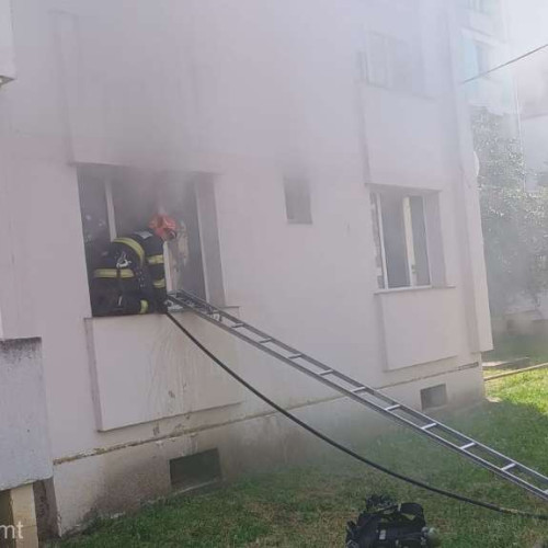 Copil de 7 ani intoxicat cu fum după ce a incendiat un apartament din Piatra Neamț