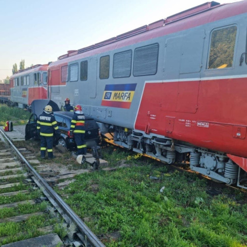 <pre><code class="language-markdown">### Tragedie la Podul Ira: Un bărbat de 52 de ani a fost lovit mortal de un tren

Un bărbat și-a pierdut viața sâmbătă după ce a fost lovit fatal de un tren în zona Podului Ira din Cluj-Napoca. Potrivit unei informări de la ISU Cluj, &quot;Două autospeciale și un echipaj SAJ au fost alertate (...) cu privire la un incident în apropierea podului IRA unde un bărbat ar fi fost lovit de tren,&quot; transmite Hotnews. 

Rănile suferite de victimă au fost extrem de severe, astfel încât bărbatul nu a mai putut fi salvat. Autoritățile au deschis un dosar penal pentru ucidere din culpă. Bărbatul, în vârstă de 52 de ani, ar fi încercat să traverseze calea ferată în momentul incidentului.
</code></pre>
