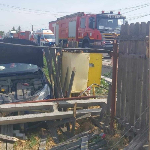 Accident rutier pe DN 73, în localitatea Mărăcineni: Două persoane rănite