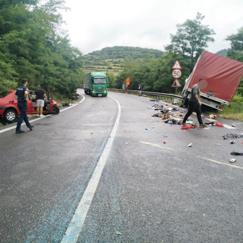 Trafic îngreunat pe DN 7 - Valea Oltului din cauza unui accident